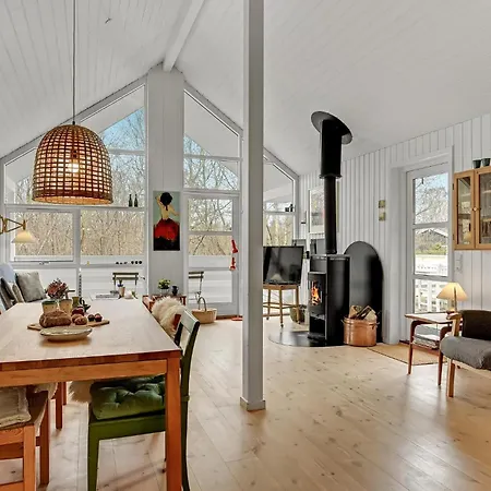 3 Bedroom Cozy In Feriehus Grenå