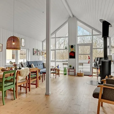 3 Bedroom Cozy In Grenaa