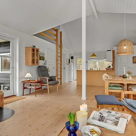 3 Bedroom Cozy In Feriehus *