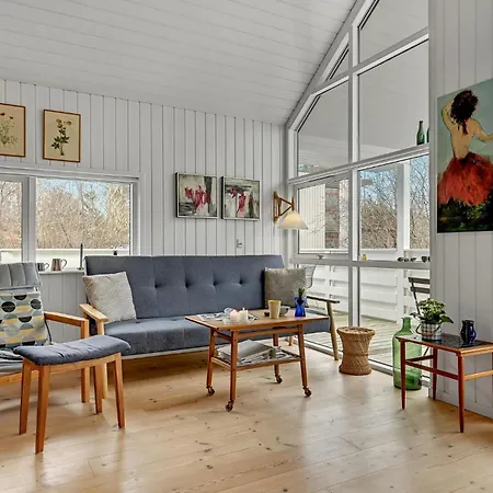 3 Bedroom Cozy In Feriehus Grenå